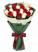 Букет Микс из красных и белых роз в Троицком Сахалинской области