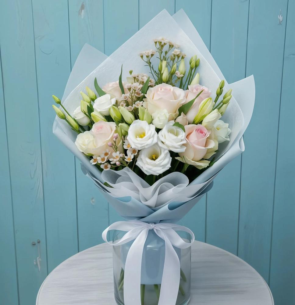 Букет цветов из: Розы и Лизиантусы в Троицком Сахалинской области