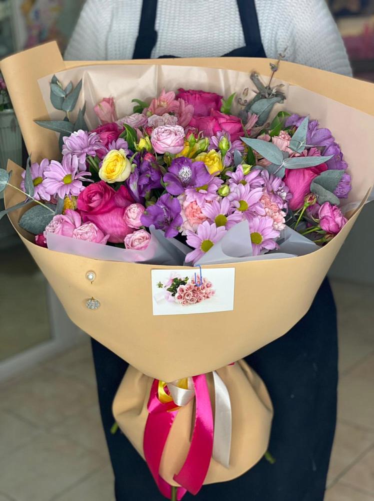 Букет цветов из: Хризантемы, Гвоздики и Альстромерии в Троицком Сахалинской области