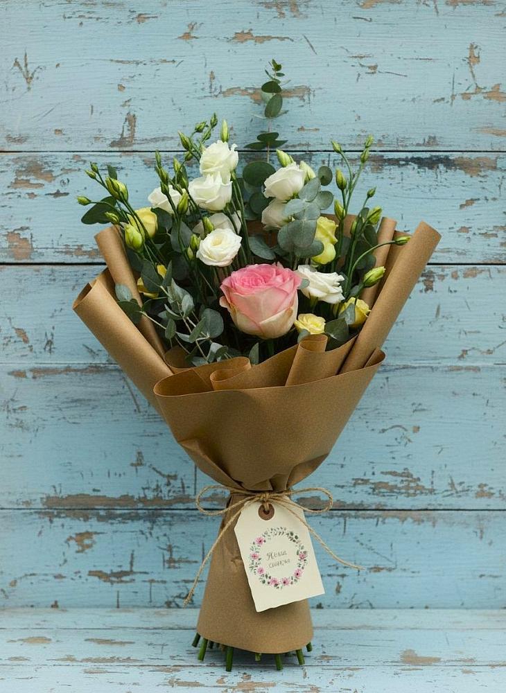 Букет цветов из: Розы и Лизиантусы в Троицком Сахалинской области