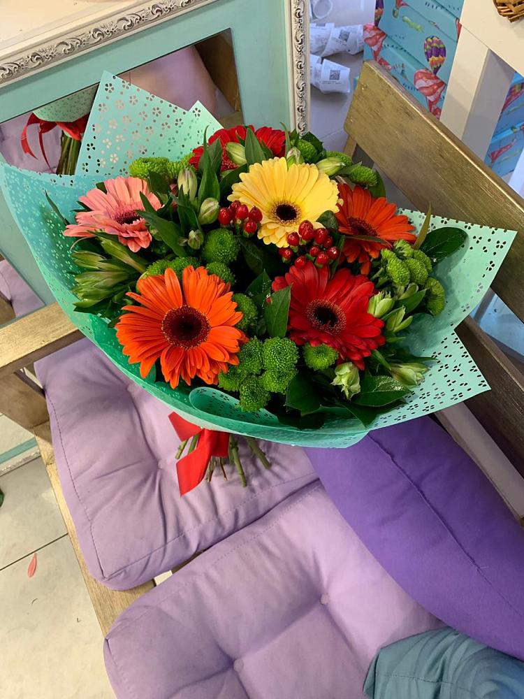 Букет цветов из: Герберы, Хризантемы и Альстромерии в Троицком Сахалинской области