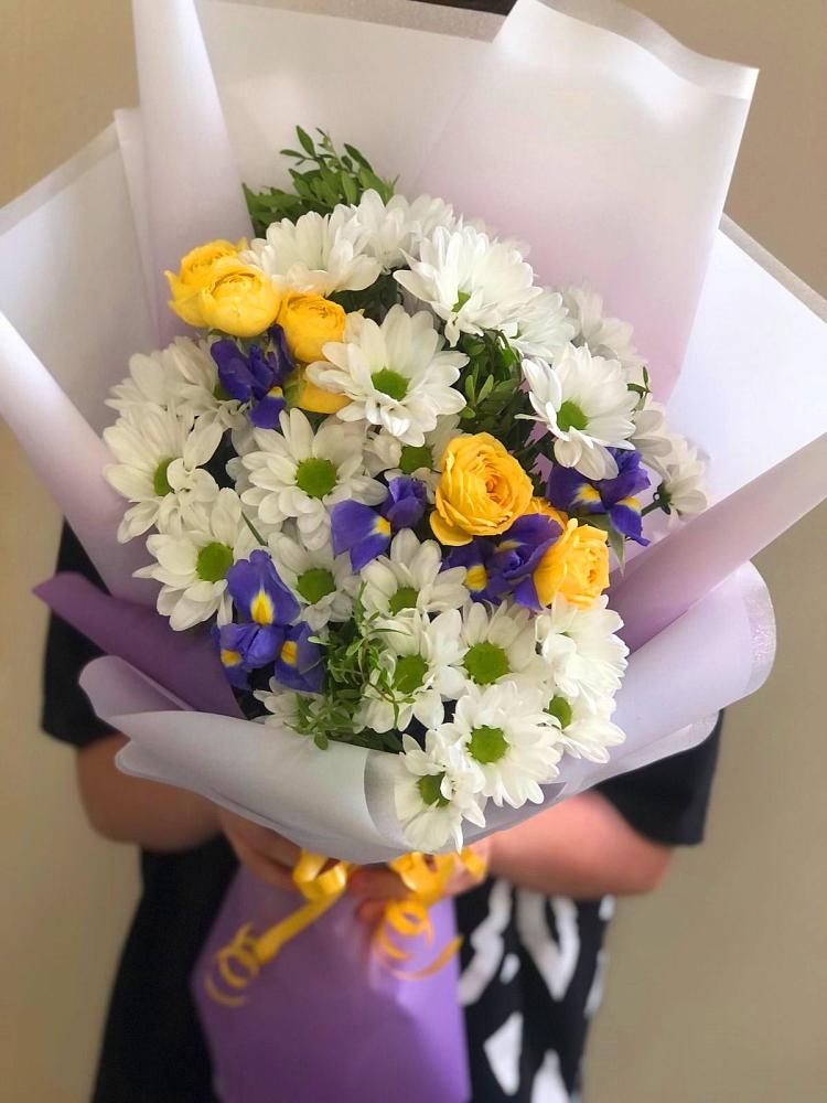 Букет цветов из: Ирисы, Хризантемы и Розы в Троицком Сахалинской области