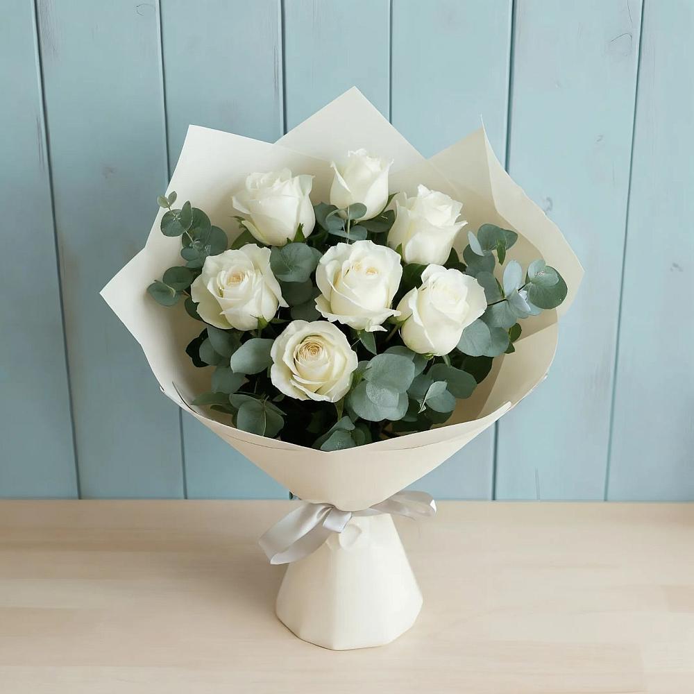 Букет Белые розы в Эвкалипте в Троицком Сахалинской области