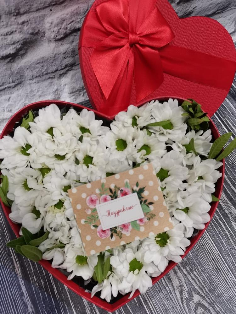 Цветочная композиция из Хризантемы в виде сердца в Троицком Сахалинской области