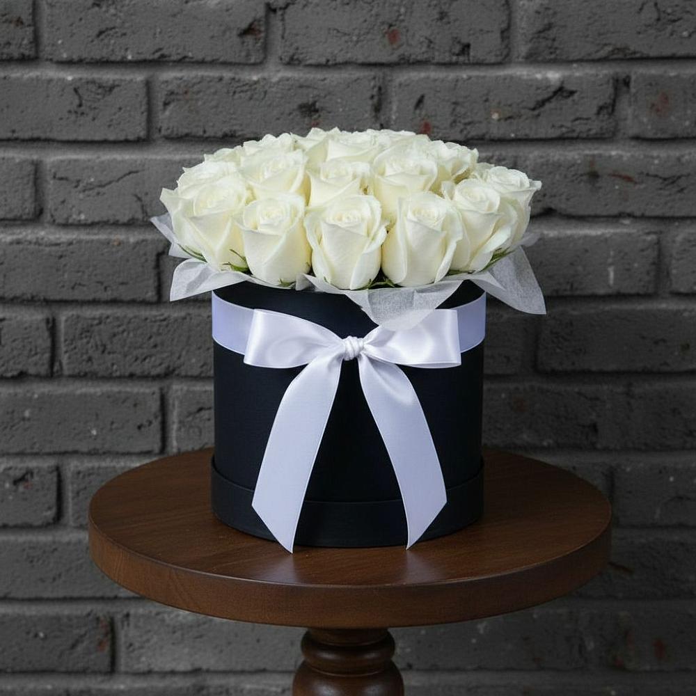 Цветочная композиция из Розы в шляпной коробке в Троицком Сахалинской области