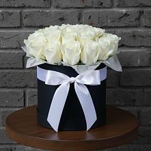 Цветочная композиция из Розы в шляпной коробке в Троицком Сахалинской области