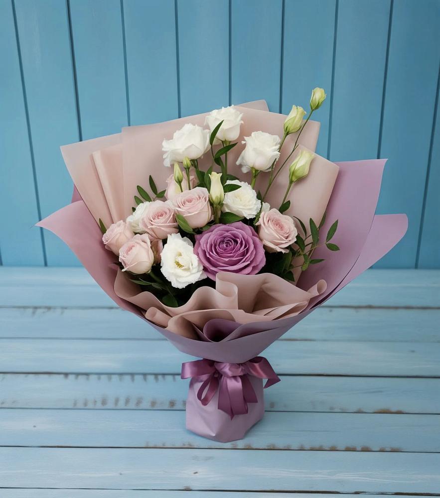 Букет цветов из: Розы и Лизиантусы в Троицком Сахалинской области